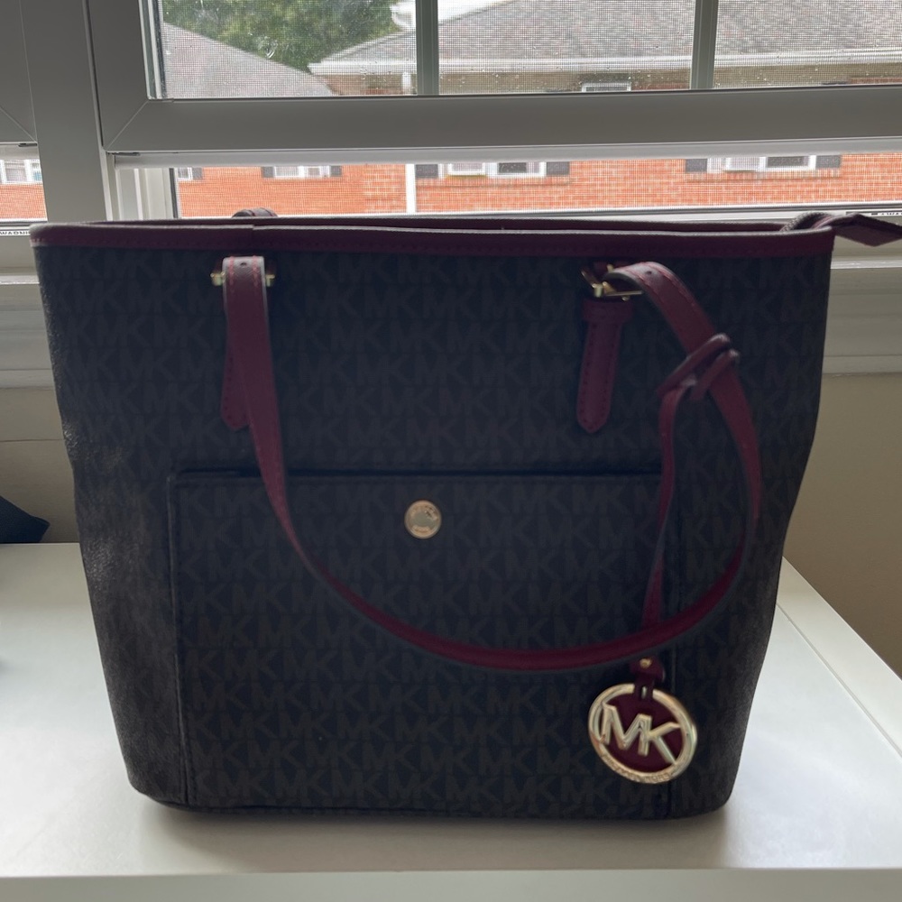 Michael Kors Jet Set Snap Pocket Med Tote